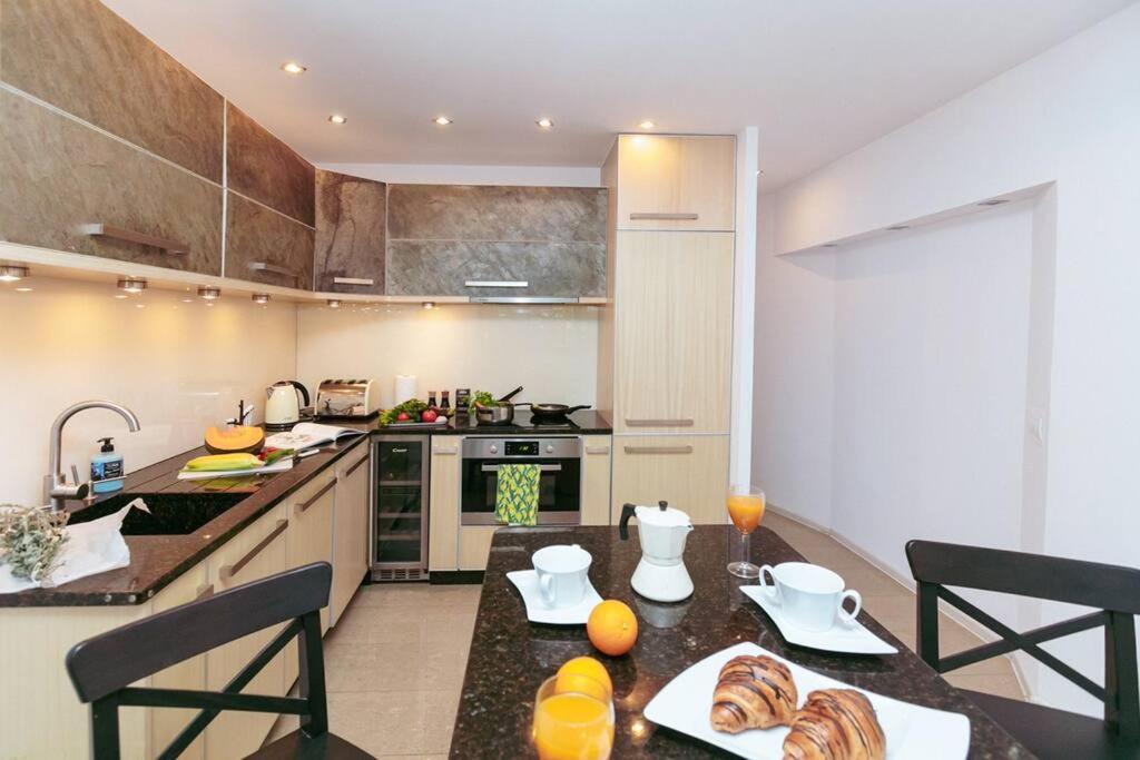 Apartment In The Heart Of Warsaw! エクステリア 写真