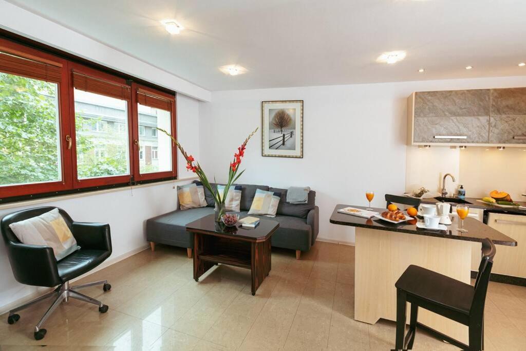 Apartment In The Heart Of Warsaw! エクステリア 写真
