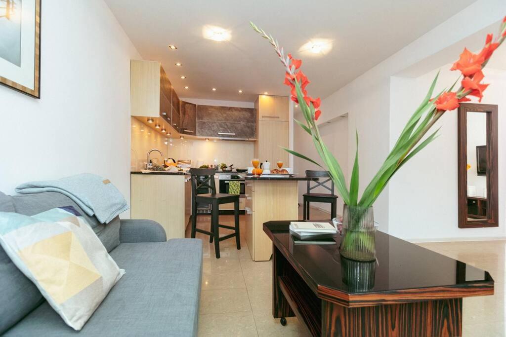 Apartment In The Heart Of Warsaw! エクステリア 写真